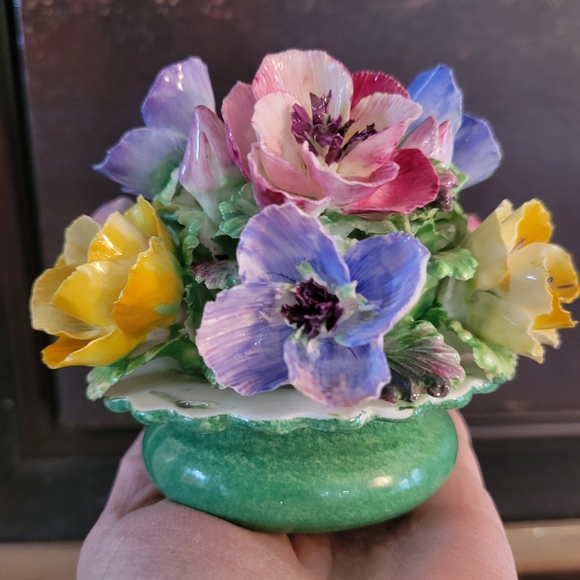 Vintage Crown Staffordshire Bone China Colorful Floral Bouquet ~ Pretty w/ FLAWS - Picture 2 of 16